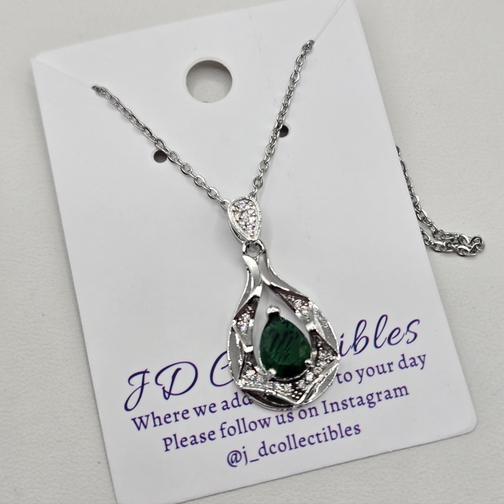 Swarovski Elements Silver & Emerald Green Necklace Made w Swarovski Crystals - Picture 4 of 5